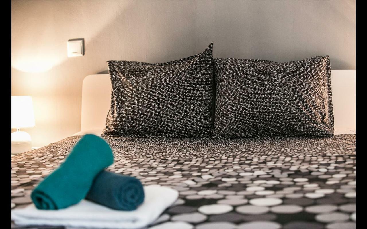 Cismigiu Garden Studio Apartment บูคาเรสต์ ภายนอก รูปภาพ
