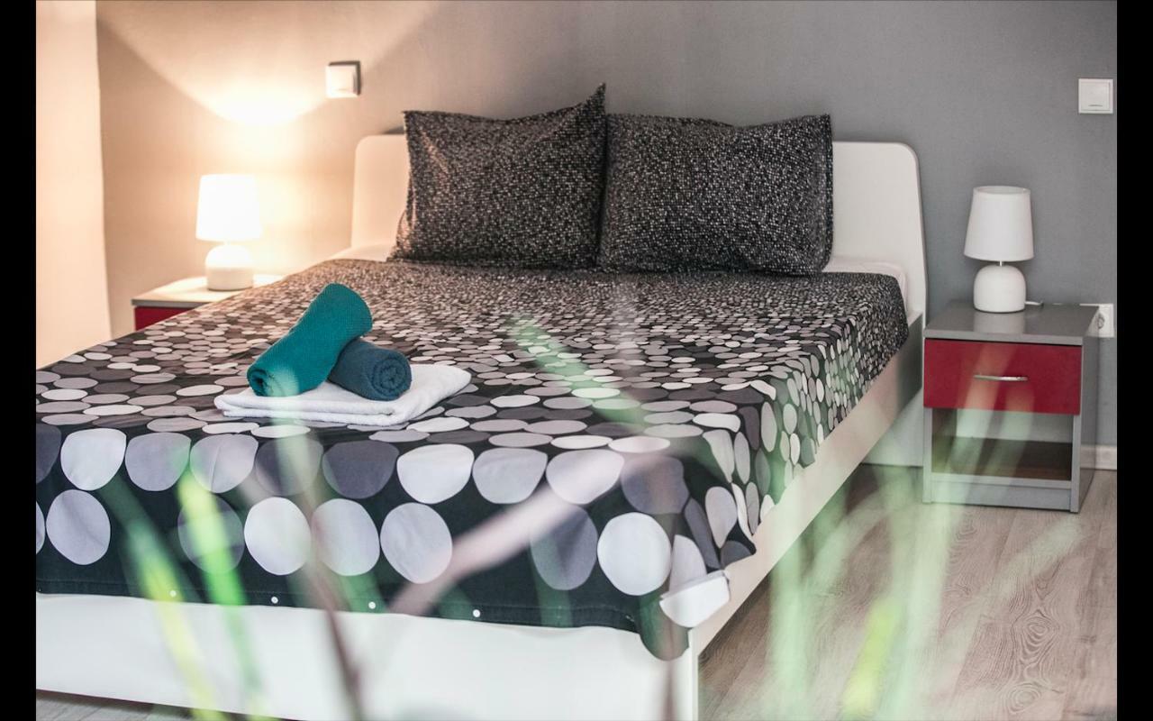 Cismigiu Garden Studio Apartment บูคาเรสต์ ภายนอก รูปภาพ