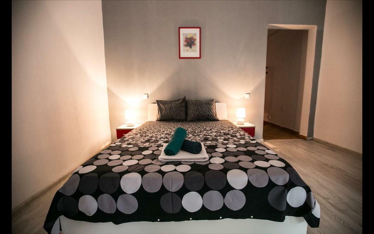 Cismigiu Garden Studio Apartment บูคาเรสต์ ภายนอก รูปภาพ