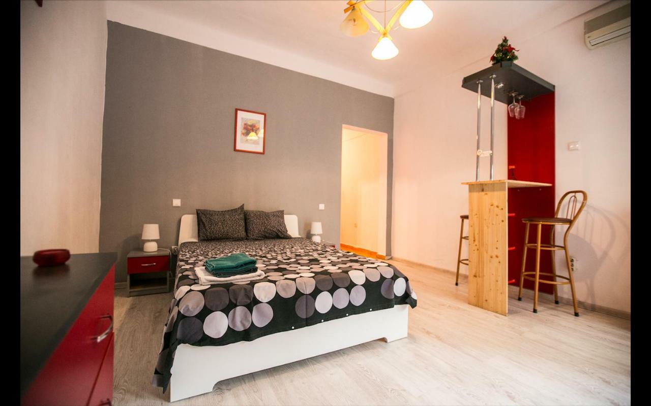 Cismigiu Garden Studio Apartment บูคาเรสต์ ภายนอก รูปภาพ