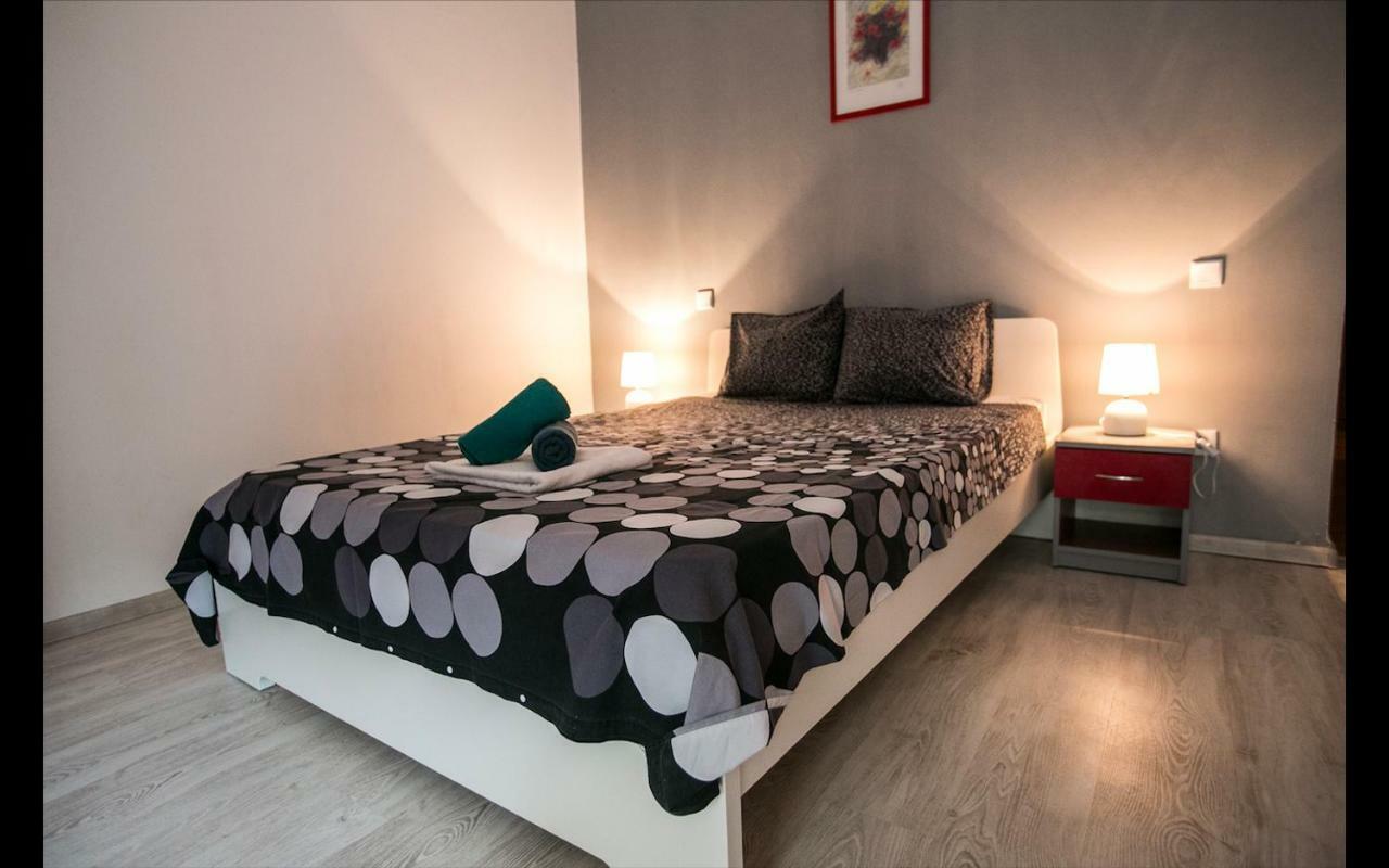 Cismigiu Garden Studio Apartment บูคาเรสต์ ภายนอก รูปภาพ