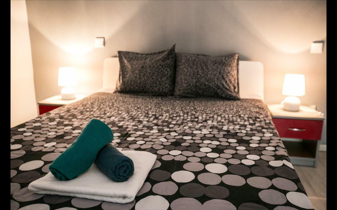 Cismigiu Garden Studio Apartment บูคาเรสต์ ภายนอก รูปภาพ