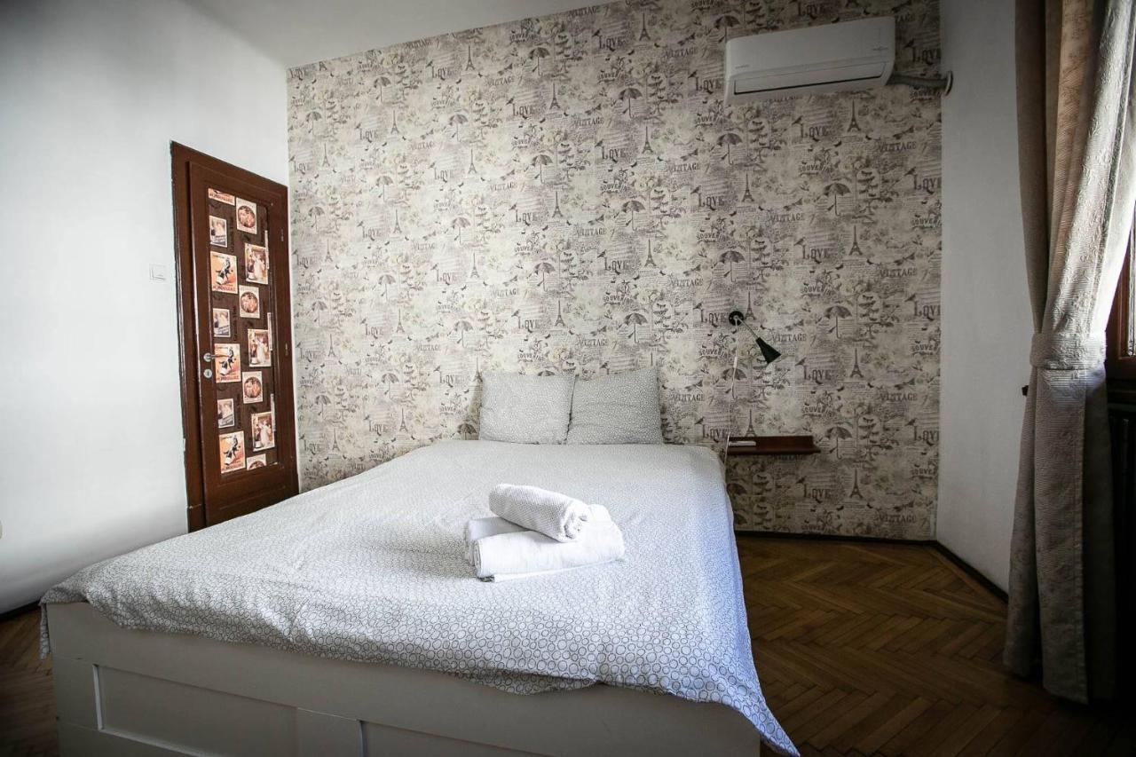Cismigiu Garden Studio Apartment บูคาเรสต์ ภายนอก รูปภาพ