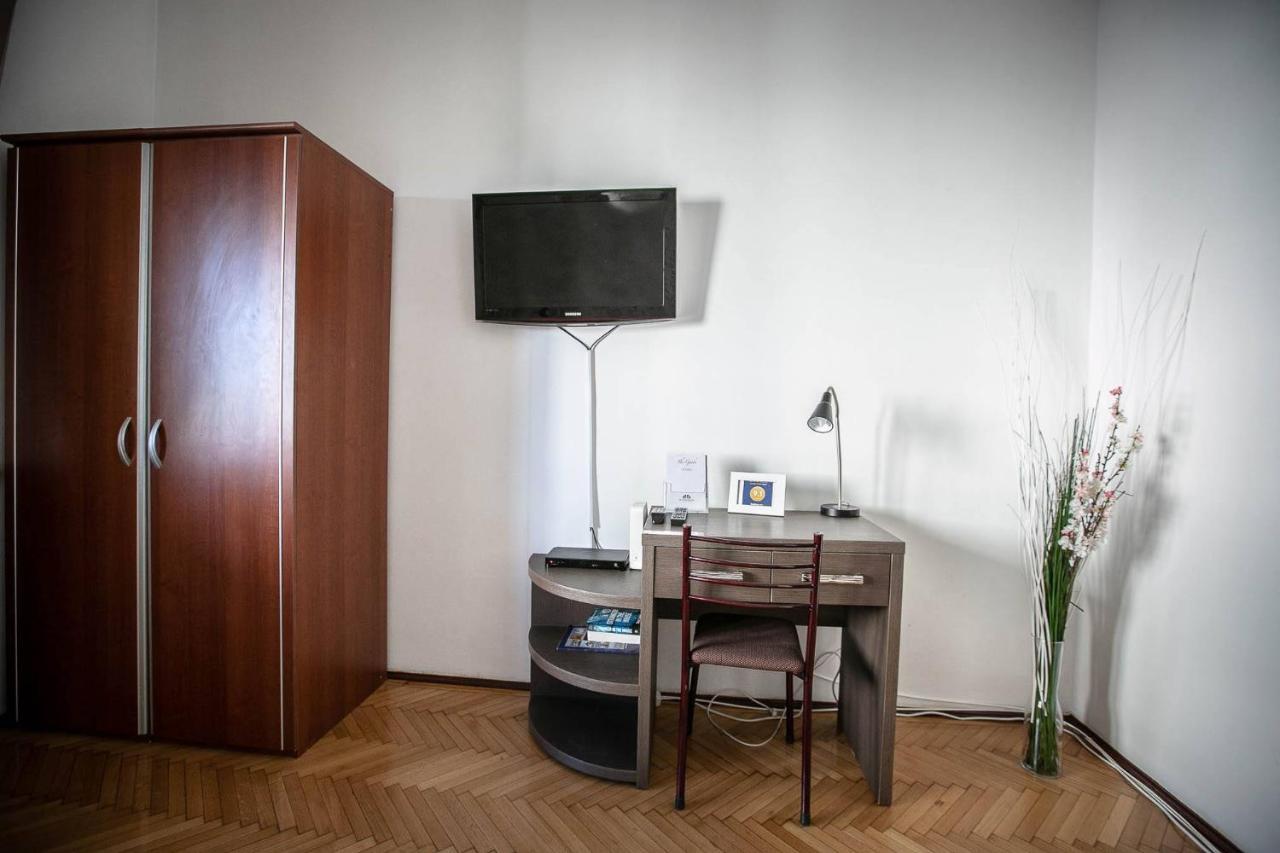 Cismigiu Garden Studio Apartment บูคาเรสต์ ภายนอก รูปภาพ