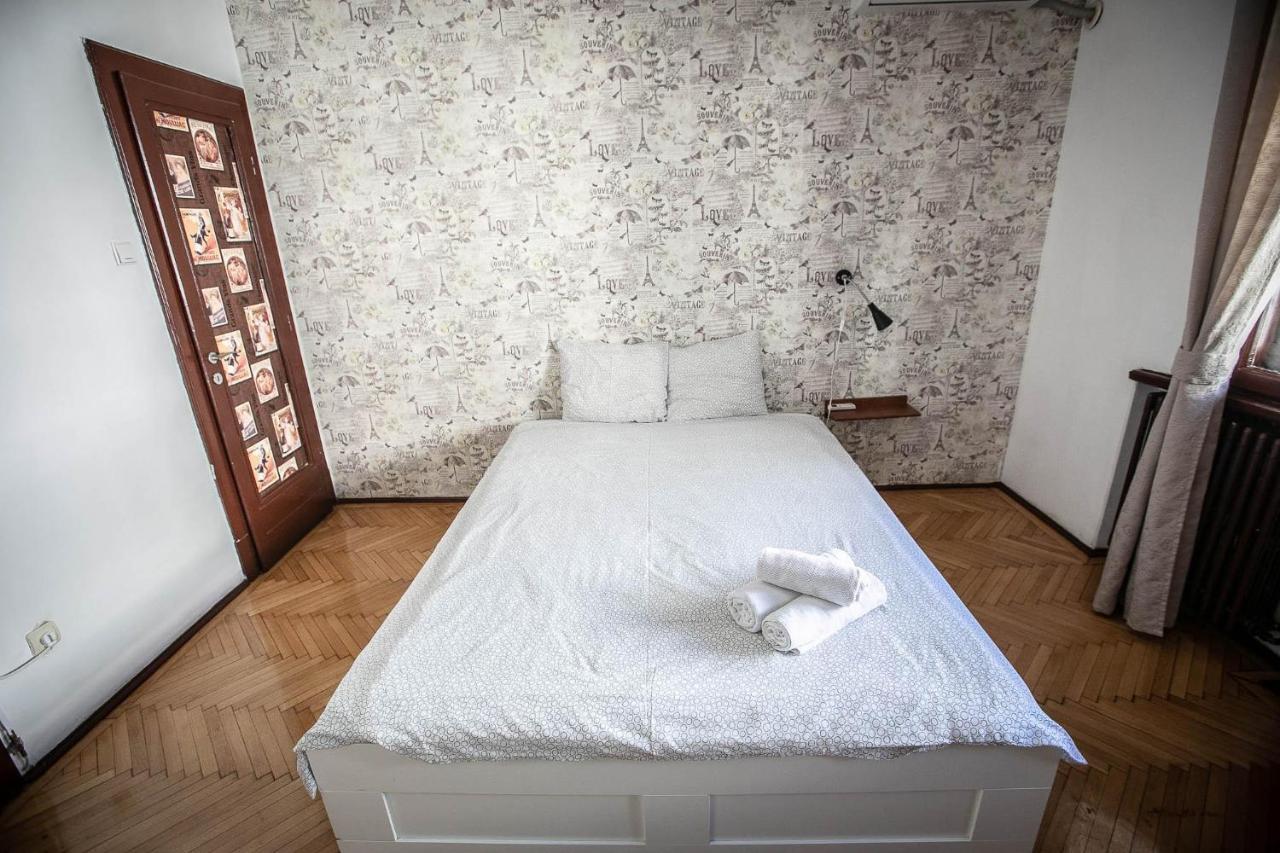 Cismigiu Garden Studio Apartment บูคาเรสต์ ภายนอก รูปภาพ