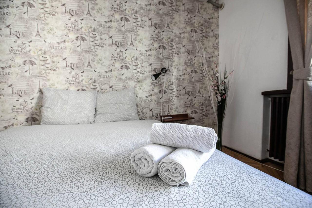 Cismigiu Garden Studio Apartment บูคาเรสต์ ภายนอก รูปภาพ