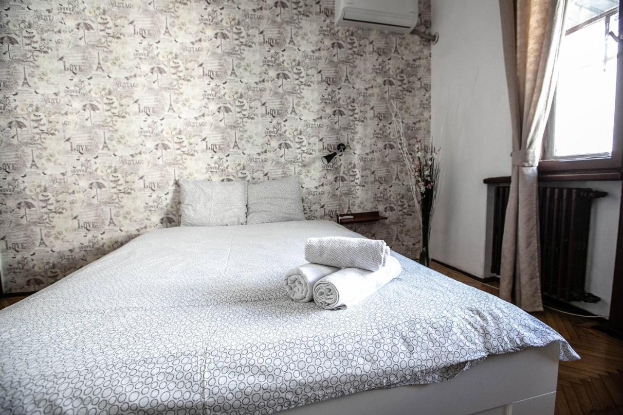 Cismigiu Garden Studio Apartment บูคาเรสต์ ภายนอก รูปภาพ